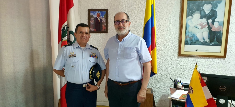 Cónsul de Colombia en Iquitos dio la bienvenida al Coronel de la Fuerza Aérea Nacional John Fredy Hernández Bernal