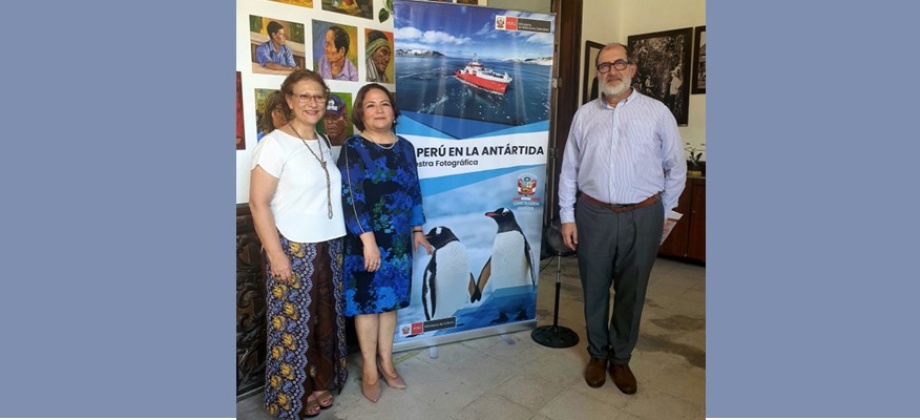 Cónsul de Colombia en Iquitos asiste a la muestra fotográfica “El Perú en la Antártida”