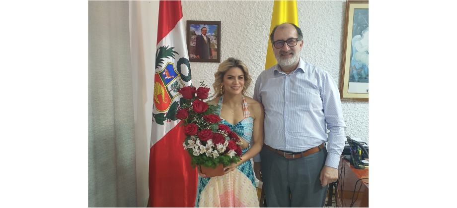El Consulado de Colombia en Iquitos recibió a la artista nacional Adriana Lucía