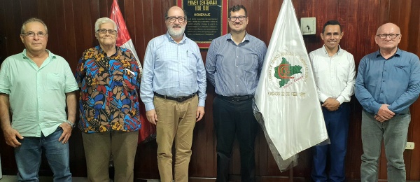 Cónsul asiste a reunión informativa en la Cámara de Comercio-Industria y Turismo de Iquitos