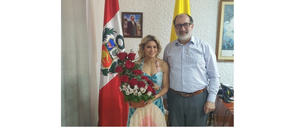 El Consulado de Colombia en Iquitos recibió a la artista nacional Adriana Lucía