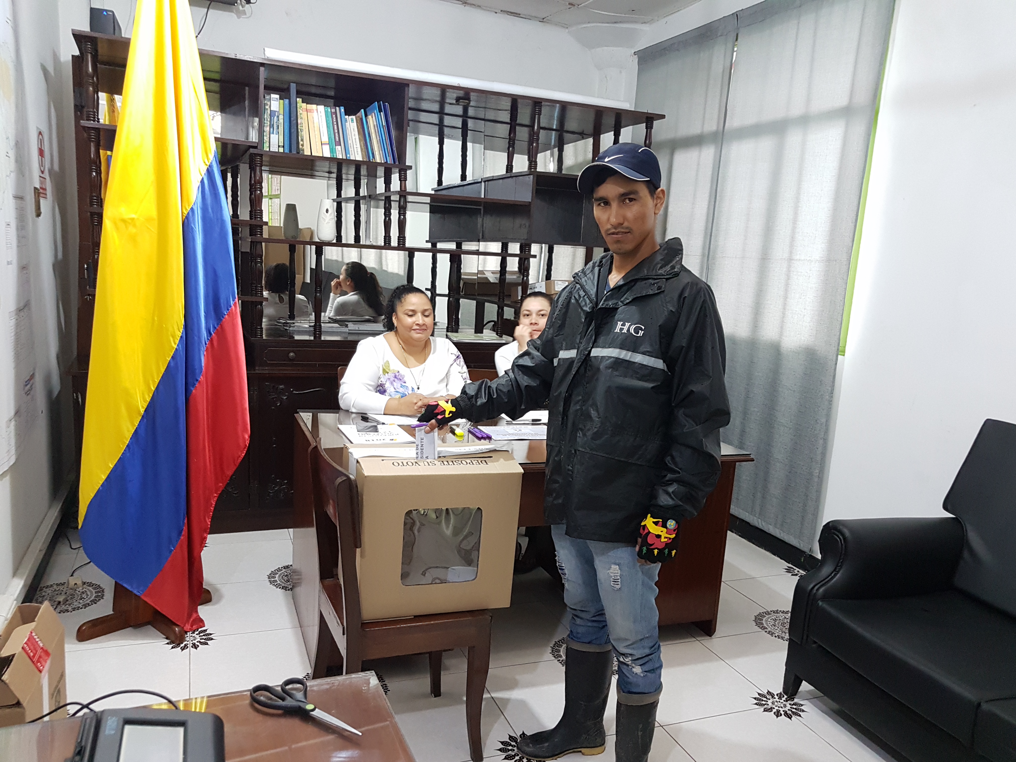 El Consulado de Colombia en Iquitos abrió mesa de votación para elecciones presidenciales 2018