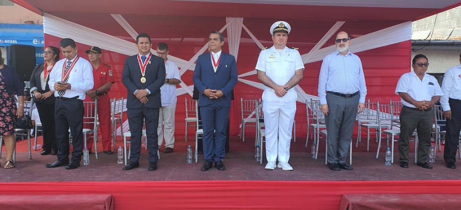 Cónsul de Colombia en Iquitos asistió al “Desfile Cívico Escolar por el 202 Aniversario de la Independencia del Perú”
