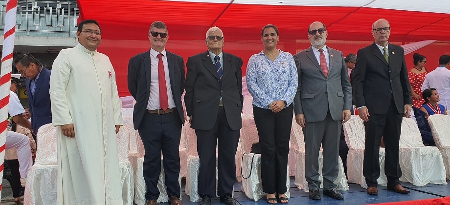 El Cónsul de Colombia en Iquitos asistió al desfile Cívico-Militar para conmemorar el 202 aniversario de la proclamación de la independencia del Perú