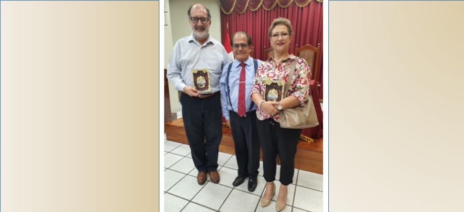 Cónsul de Colombia asiste a la presentación del libro “Iquitos en el espejo del tiempo”