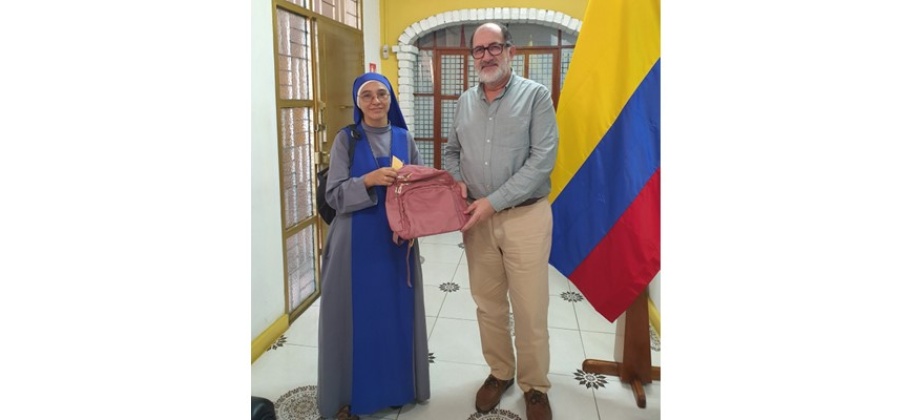 Cónsul de Colombia recibe a funcionaria del albergue "Casa de la Niña de Loreto"