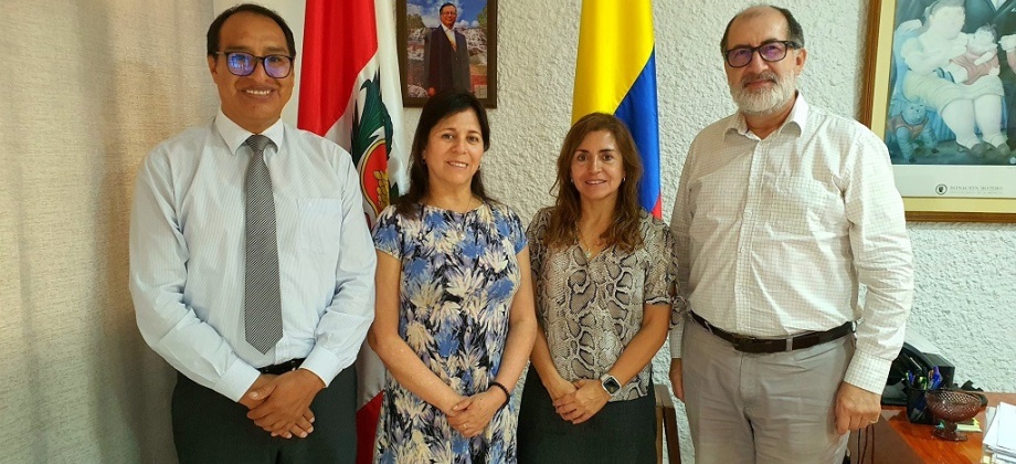 Cónsul de Colombia en Iquitos sostiene reunión de trabajo con las autoridades de migración del Perú