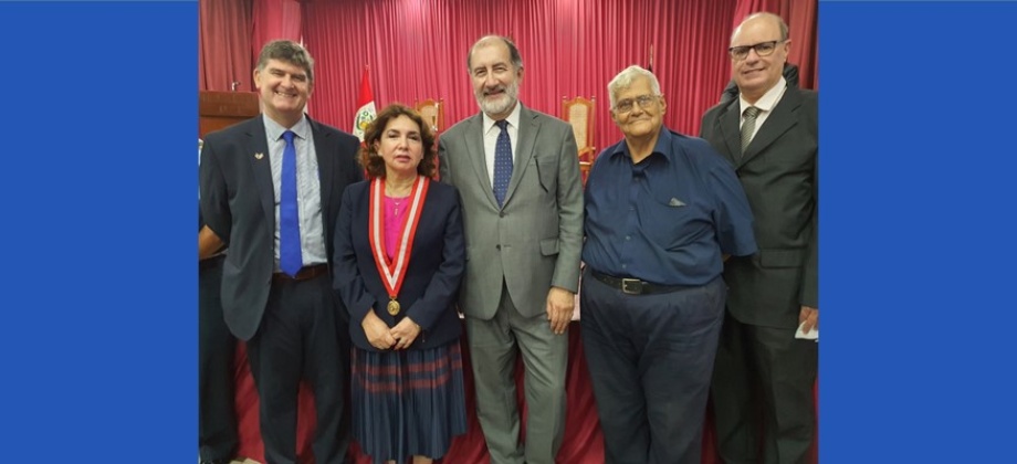 Homenaje a la presidenta del poder judicial del Perú