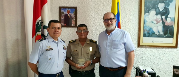 Oficial de apoyo José Miguel Suárez Sandoval es reconocido por sus 30 años de servicio en la Policía Nacional del Perú