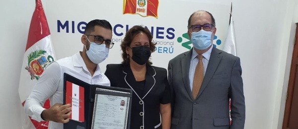 El Cónsul de Colombia en Iquitos fue invitado por la Jefatura Zonal de Migraciones de Iquitos a la ceremonia de nacionalización de un ciudadano Cubano