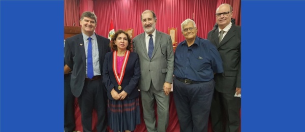 Homenaje a la presidenta del poder judicial del Perú